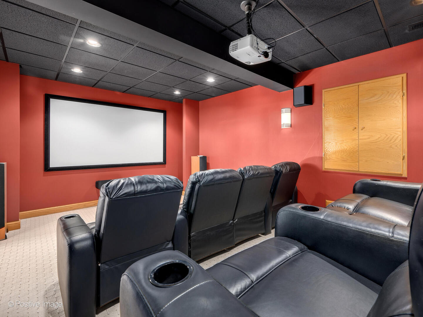 271 Woodstock Avenue, Clarendon Hills, IL 60514