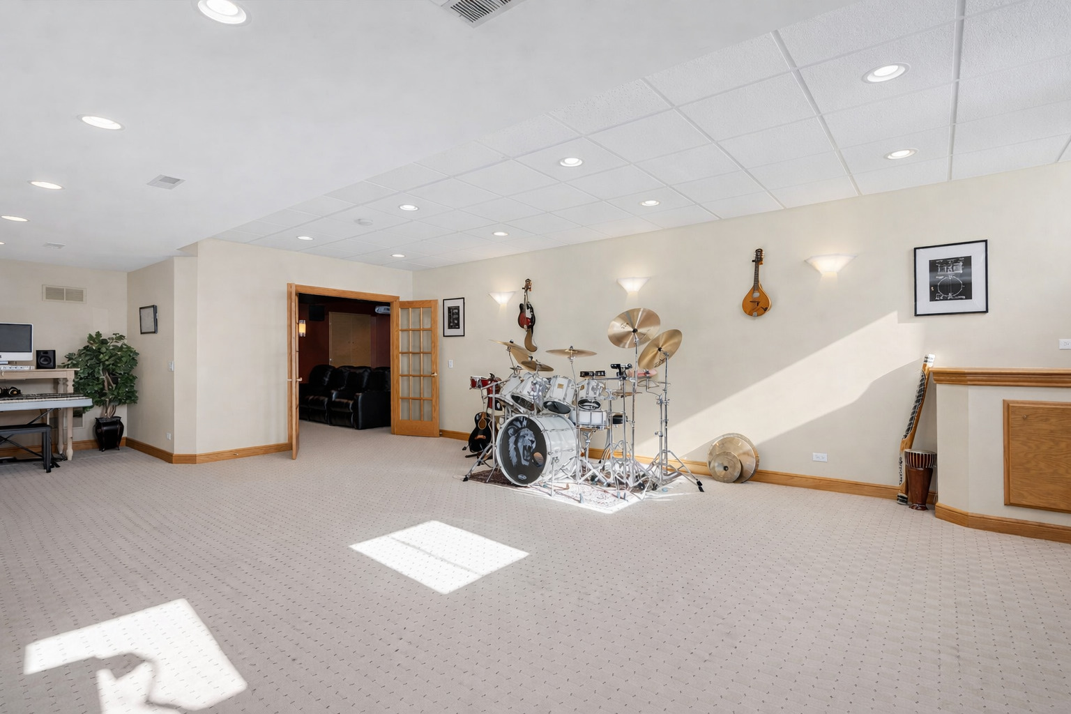 271 Woodstock Avenue, Clarendon Hills, IL 60514