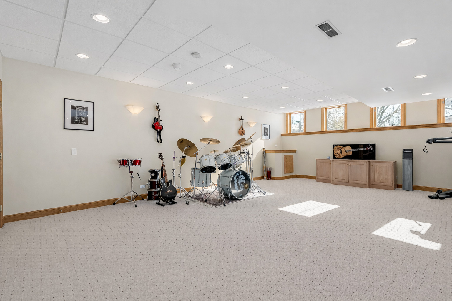 271 Woodstock Avenue, Clarendon Hills, IL 60514