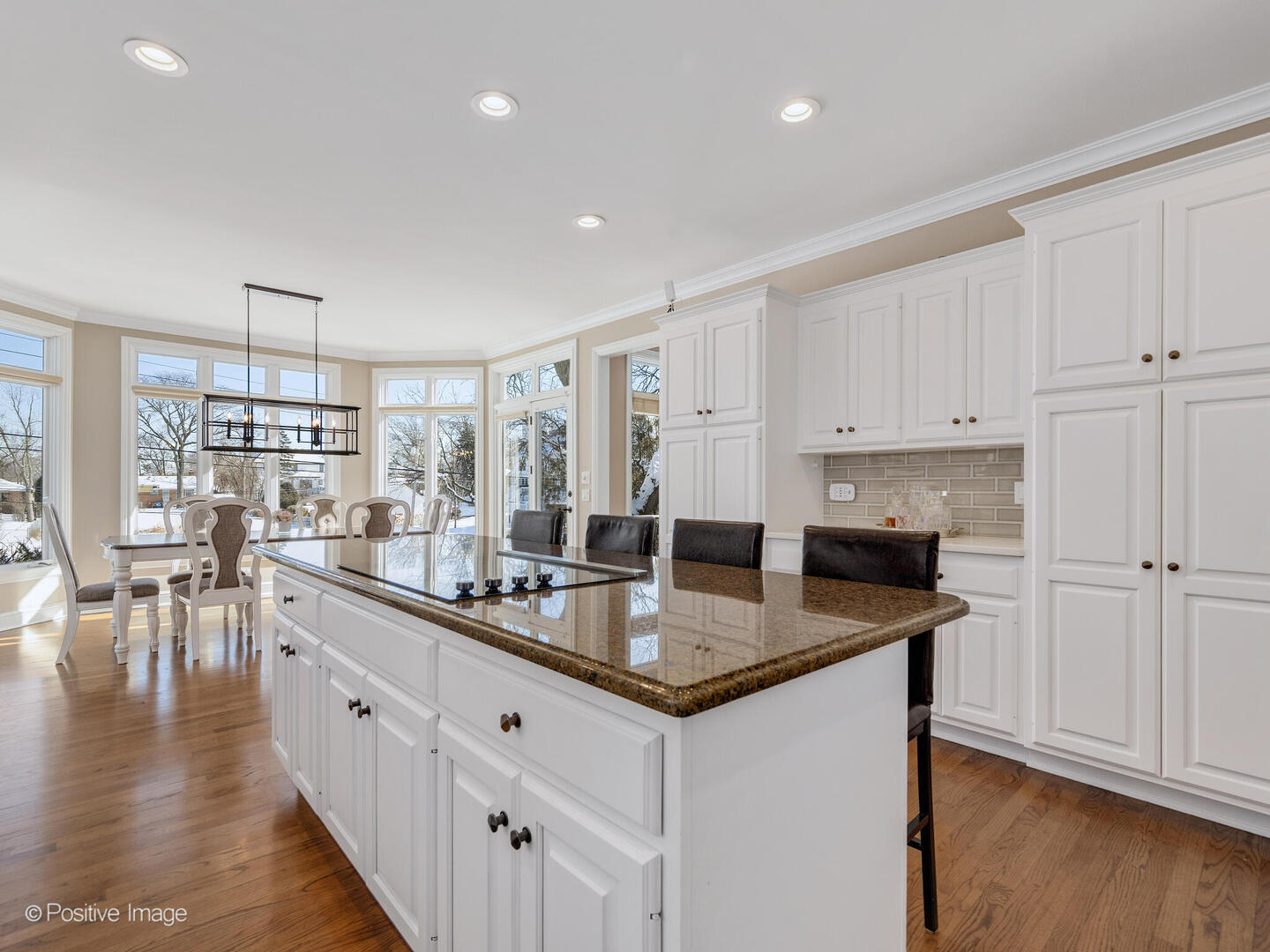 271 Woodstock Avenue, Clarendon Hills, IL 60514