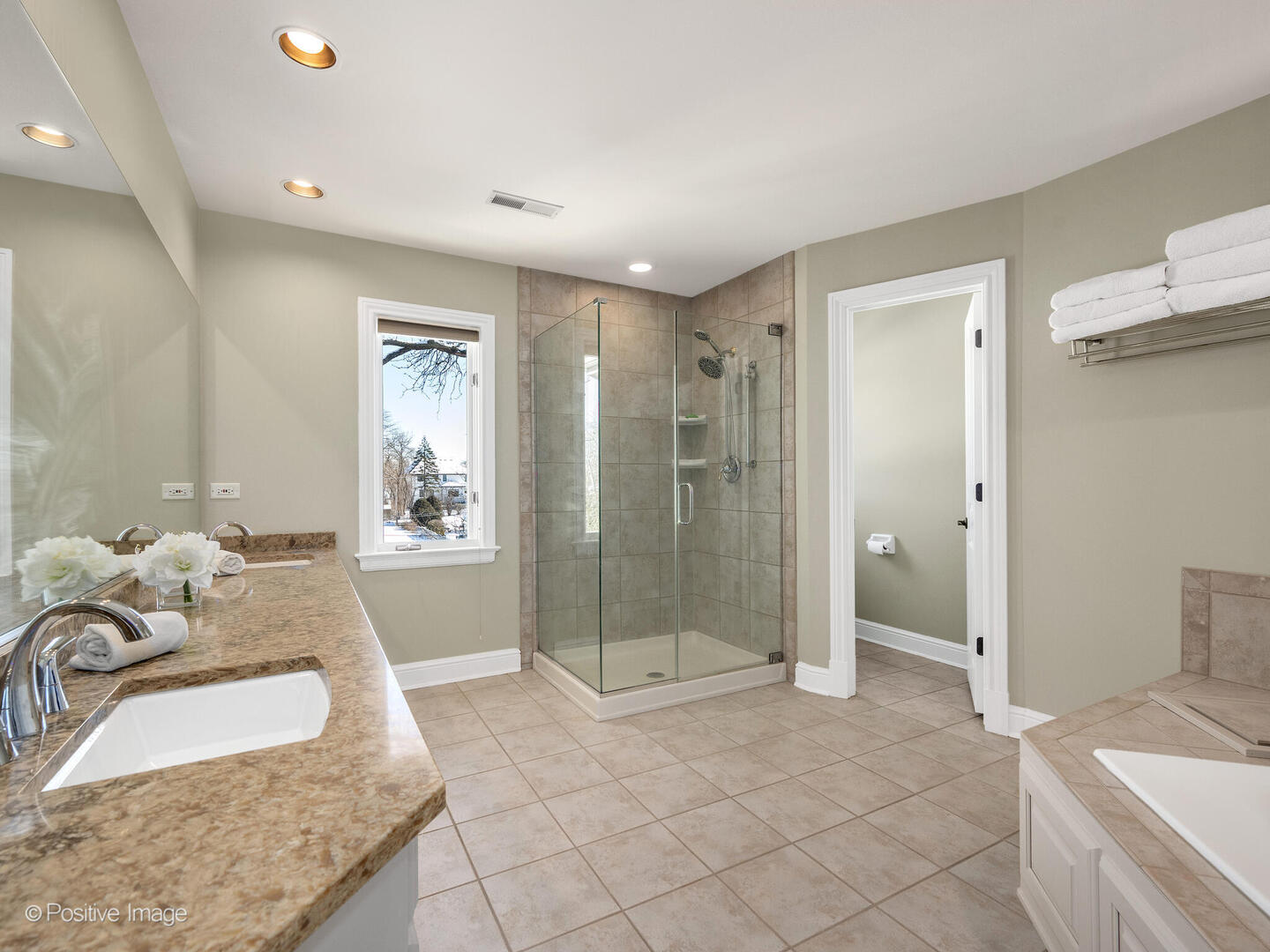 271 Woodstock Avenue, Clarendon Hills, IL 60514