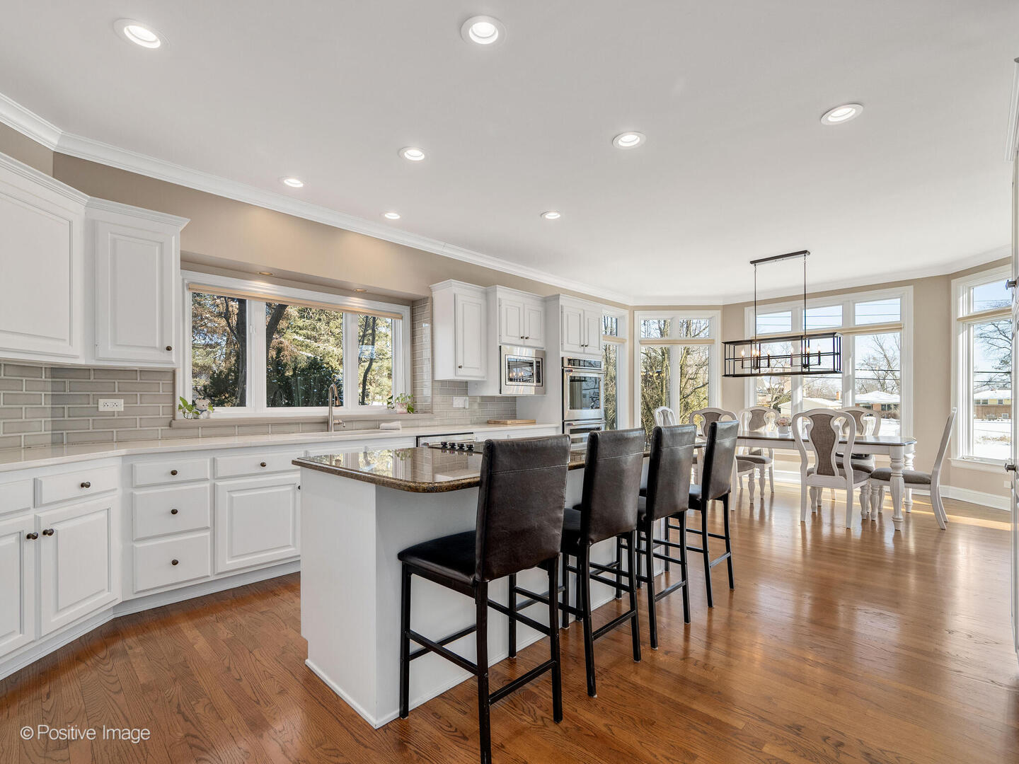 271 Woodstock Avenue, Clarendon Hills, IL 60514