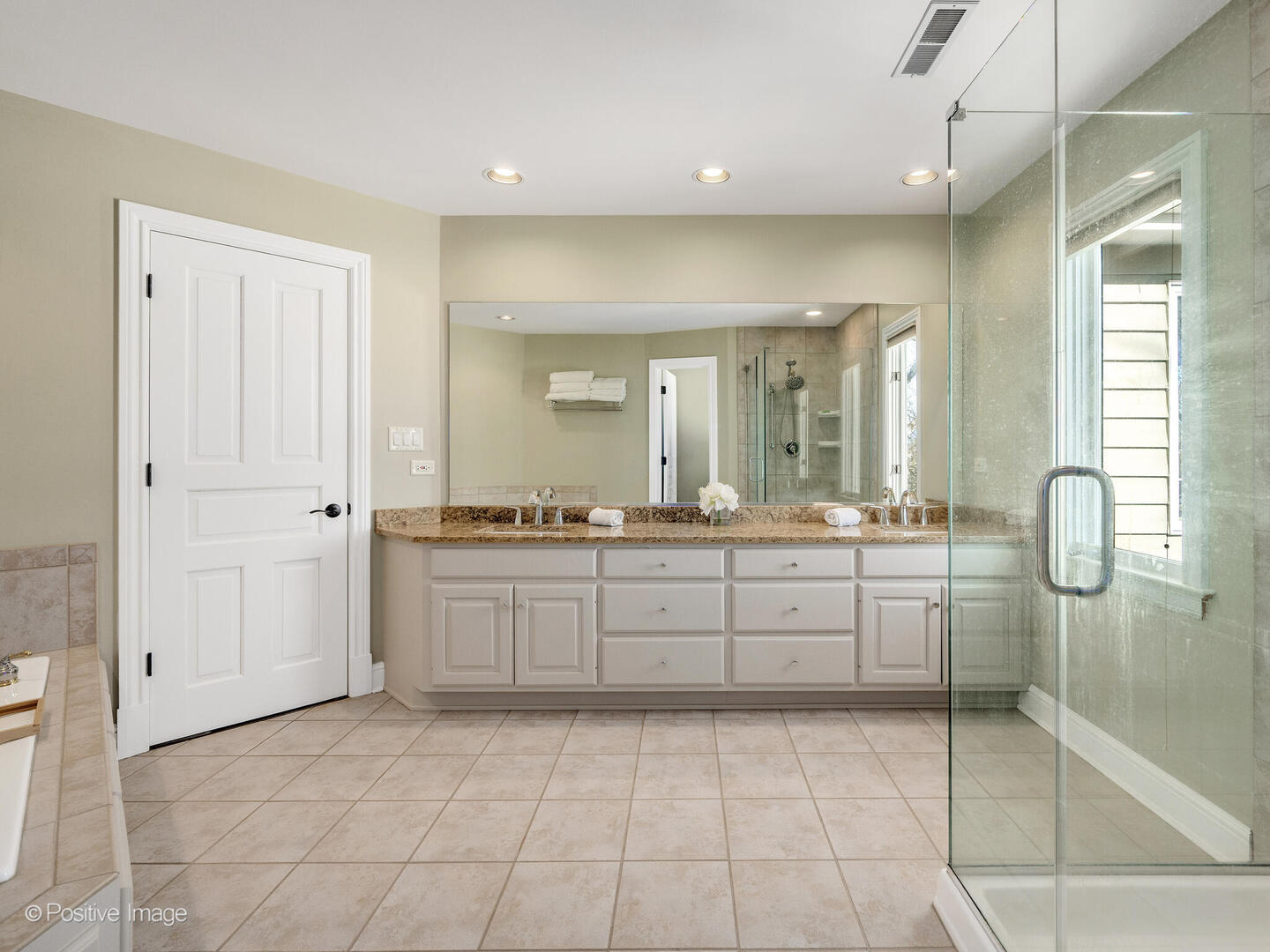 271 Woodstock Avenue, Clarendon Hills, IL 60514