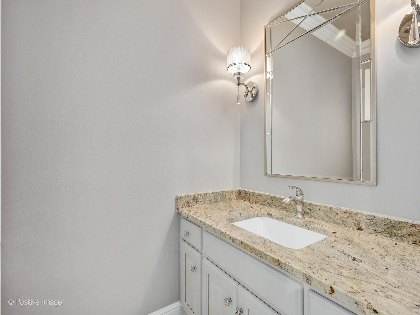 271 Woodstock Avenue, Clarendon Hills, IL 60514