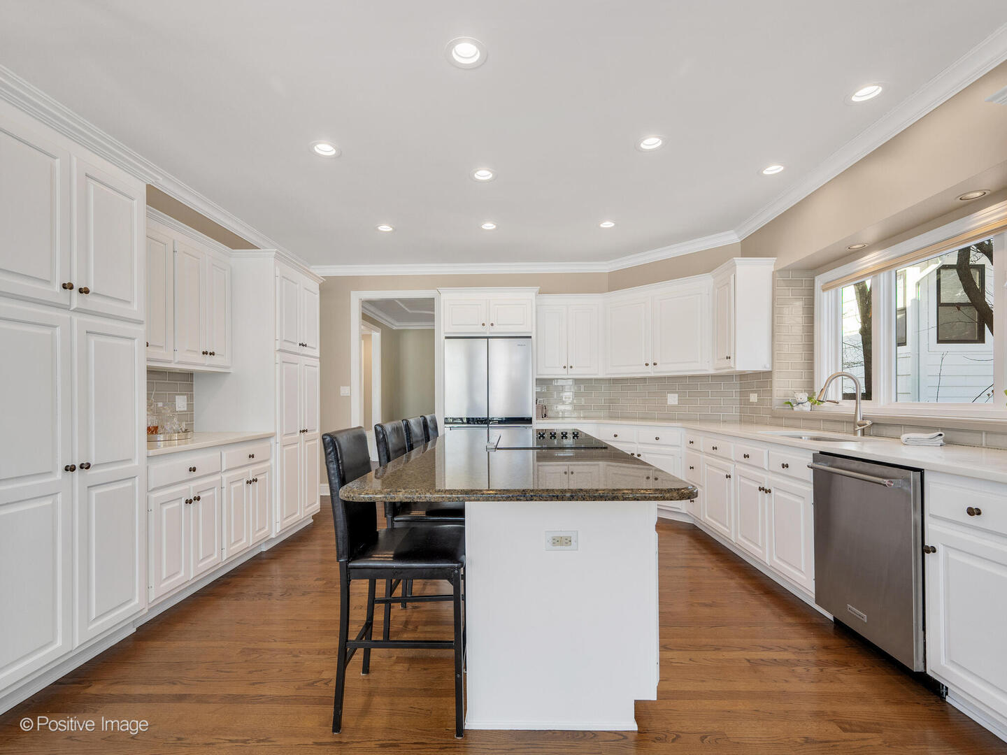 271 Woodstock Avenue, Clarendon Hills, IL 60514