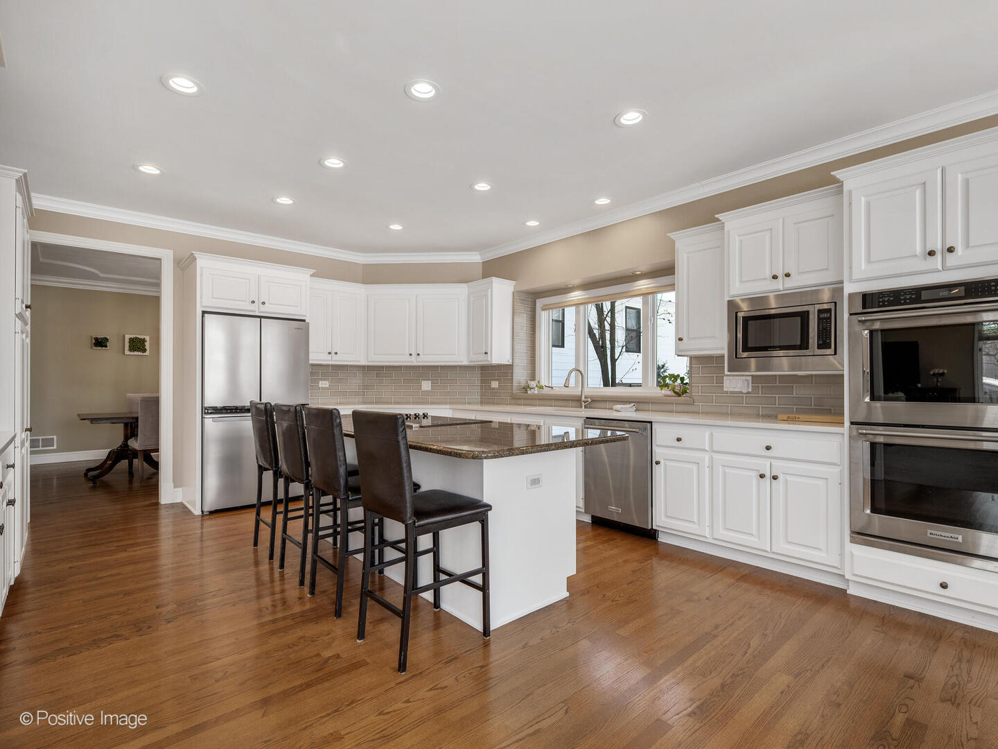 271 Woodstock Avenue, Clarendon Hills, IL 60514