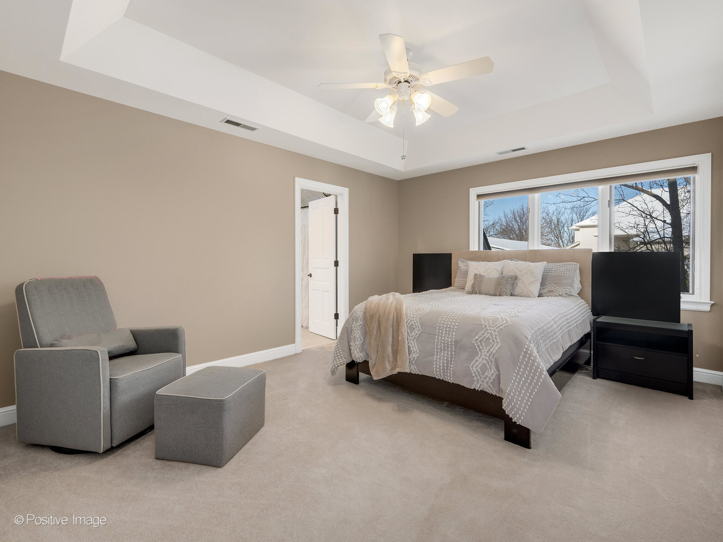 271 Woodstock Avenue, Clarendon Hills, IL 60514