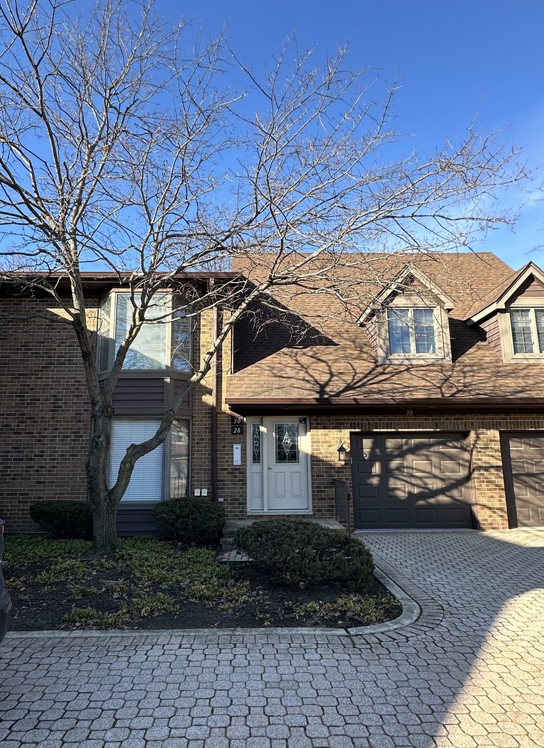 28 Queens Court #28, Westchester, IL 60154