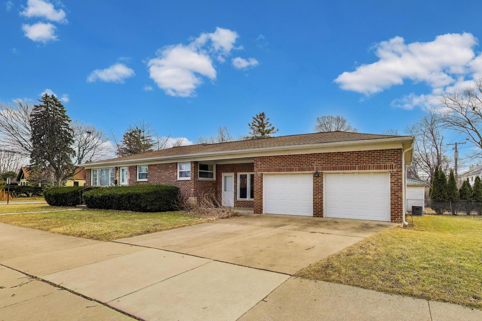 320 N Prospect Manor Avenue, Mount Prospect, IL 60056