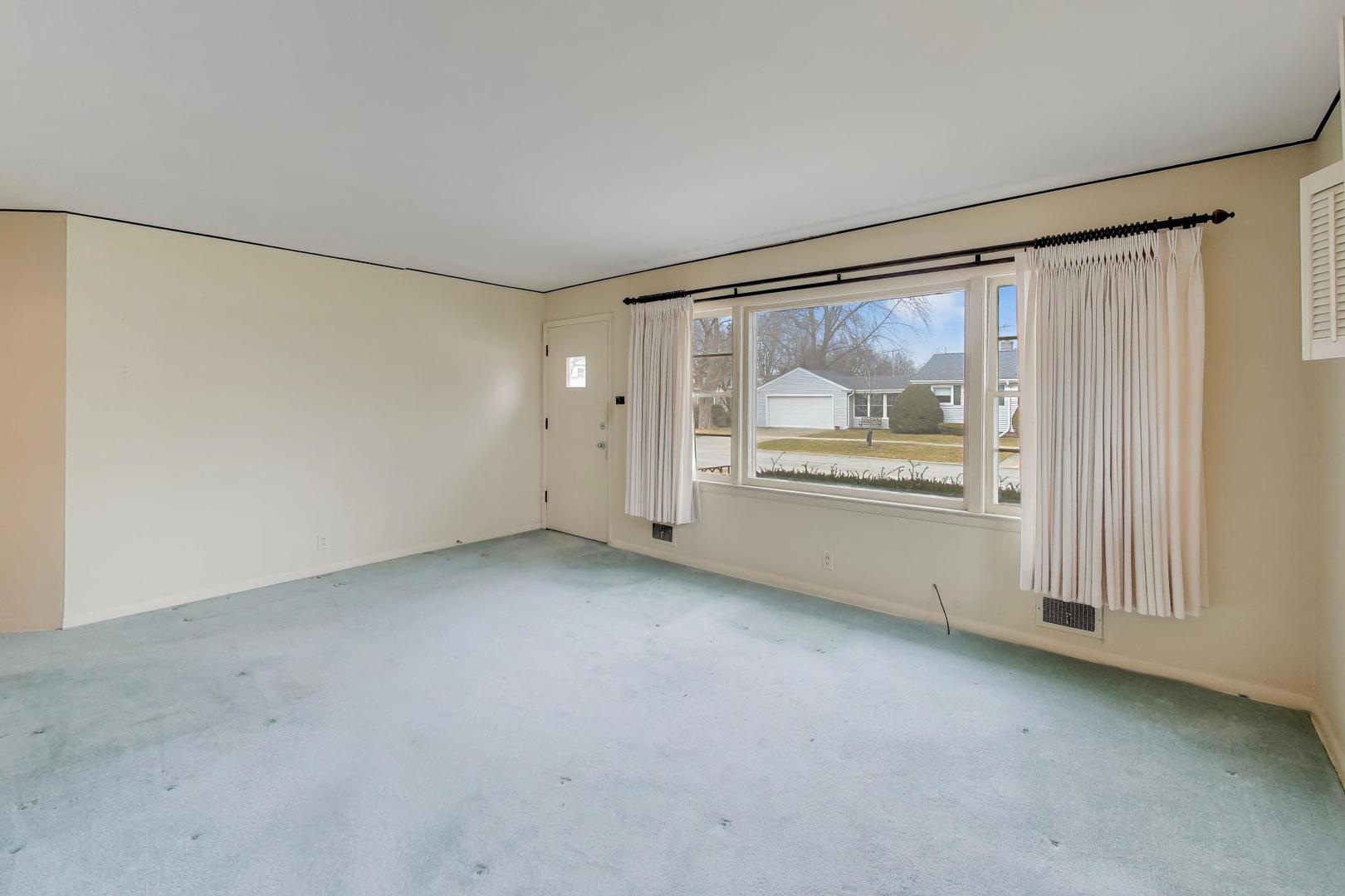 320 N Prospect Manor Avenue, Mount Prospect, IL 60056