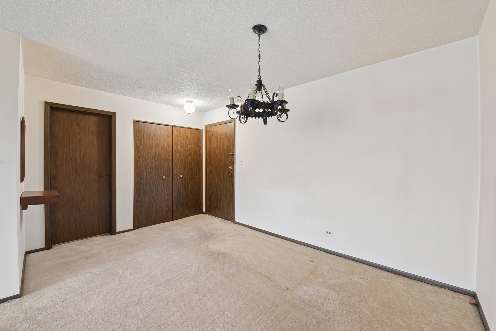 601 W Huntington Commons Road #202, Mount Prospect, IL 60056