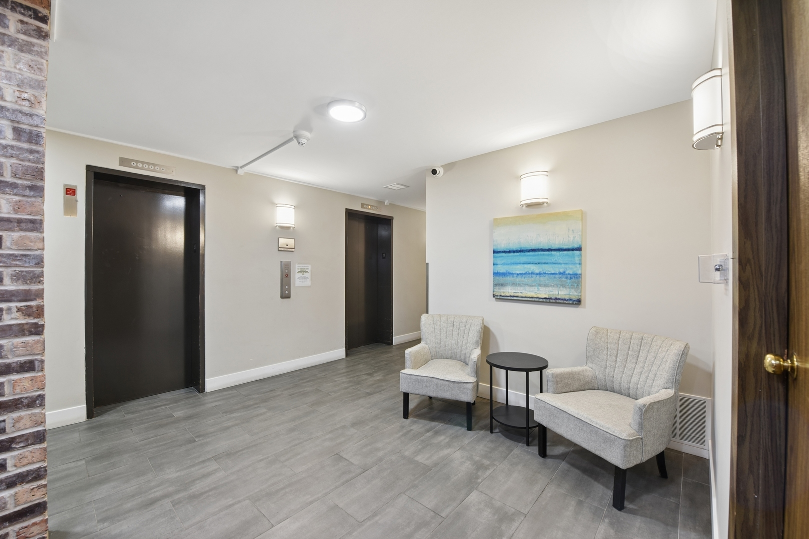 601 W Huntington Commons Road #202, Mount Prospect, IL 60056