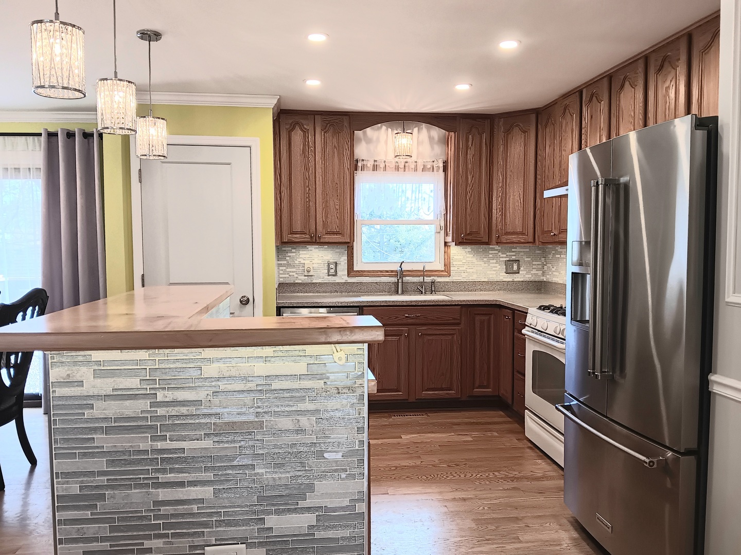 14 Wander Way, Lake In The Hills, IL 60156