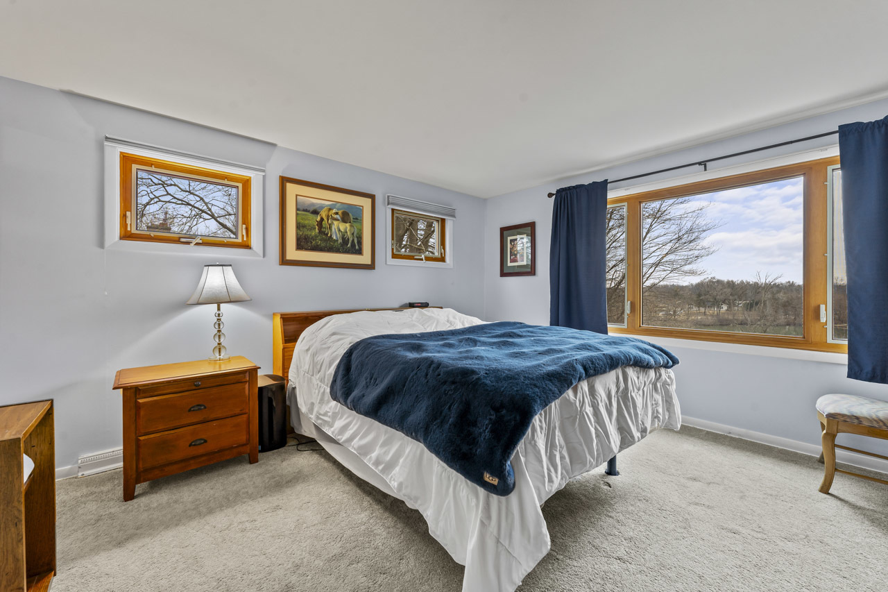 27052 W Lakeview Drive, Lake Barrington, IL 60084