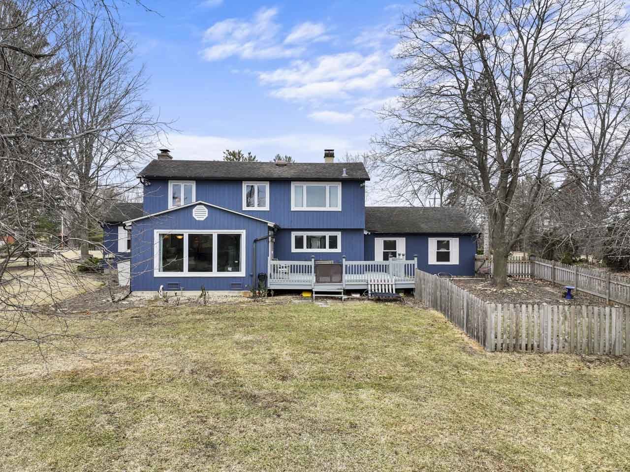 27052 W Lakeview Drive, Lake Barrington, IL 60084