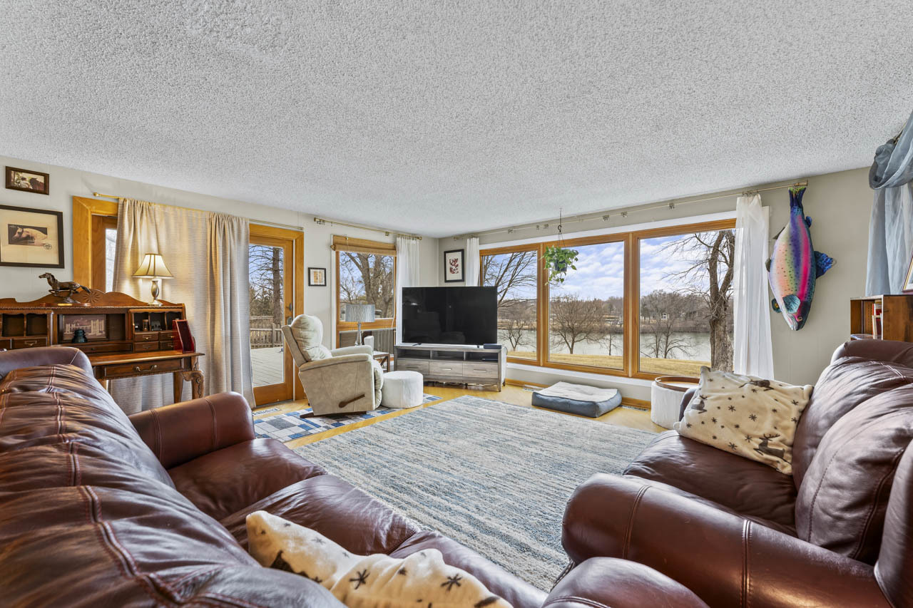 27052 W Lakeview Drive, Lake Barrington, IL 60084