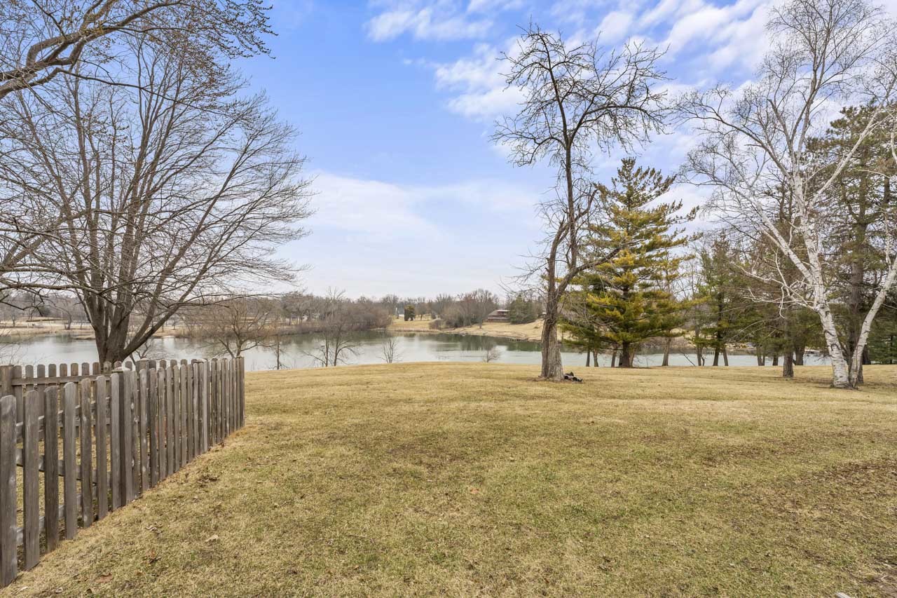 27052 W Lakeview Drive, Lake Barrington, IL 60084