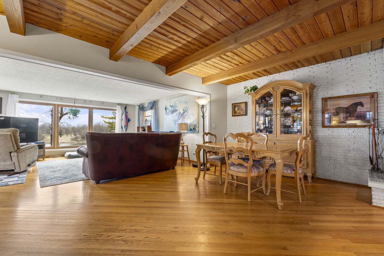 27052 W Lakeview Drive, Lake Barrington, IL 60084