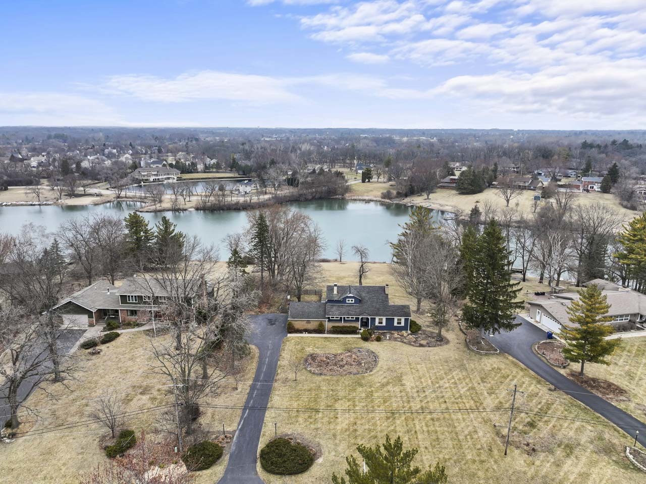 27052 W Lakeview Drive, Lake Barrington, IL 60084