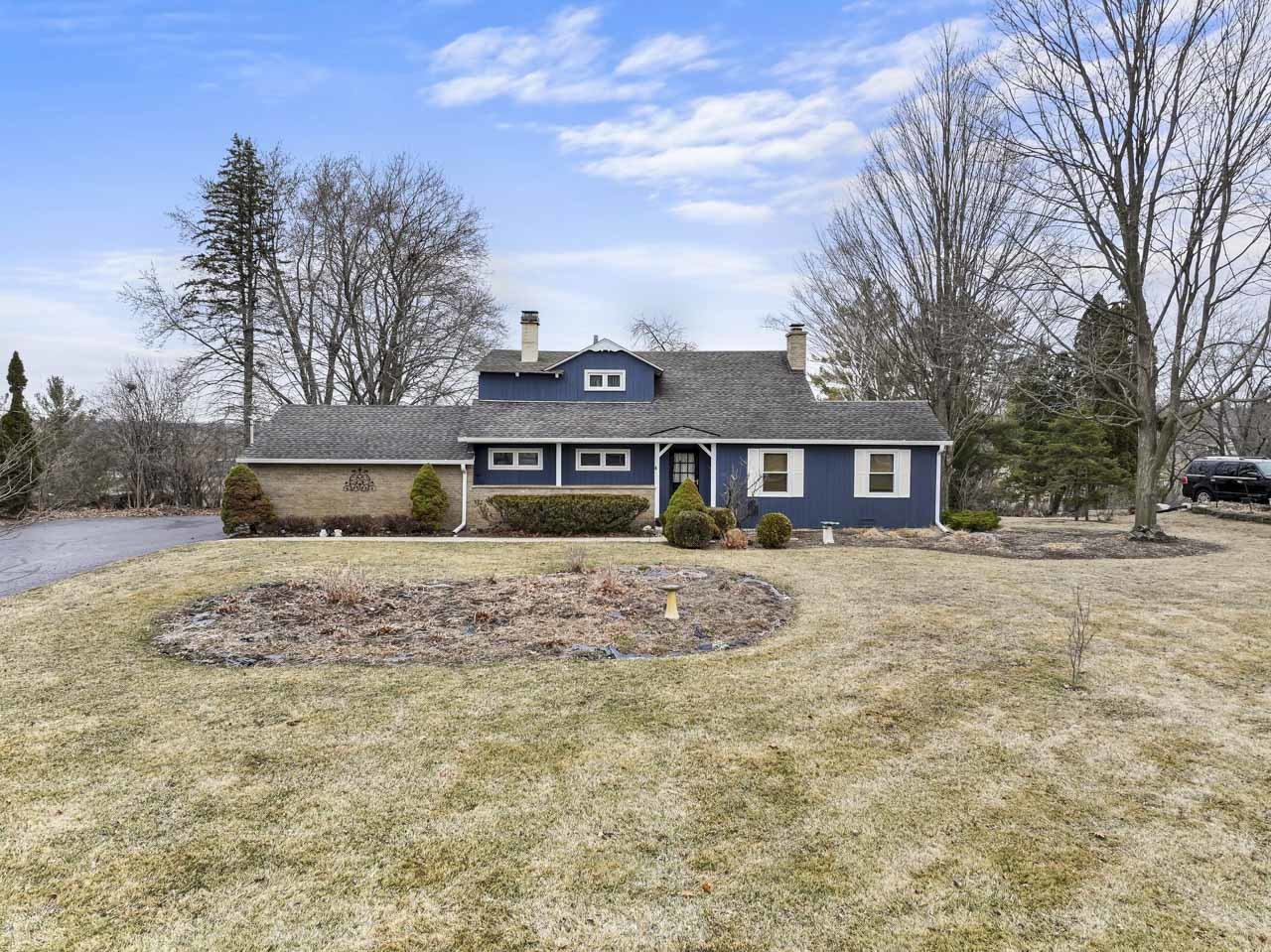 27052 W Lakeview Drive, Lake Barrington, IL 60084