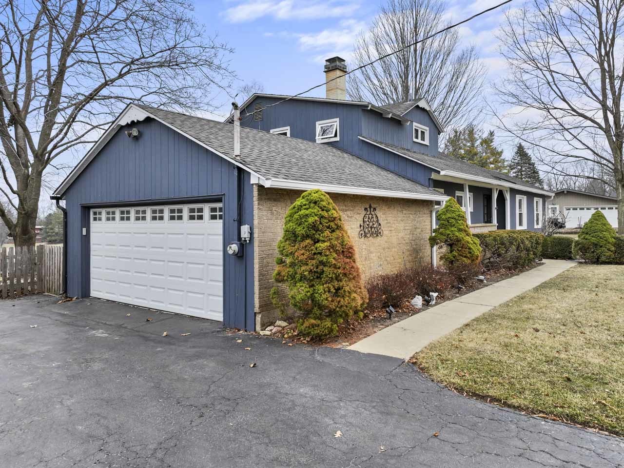 27052 W Lakeview Drive, Lake Barrington, IL 60084