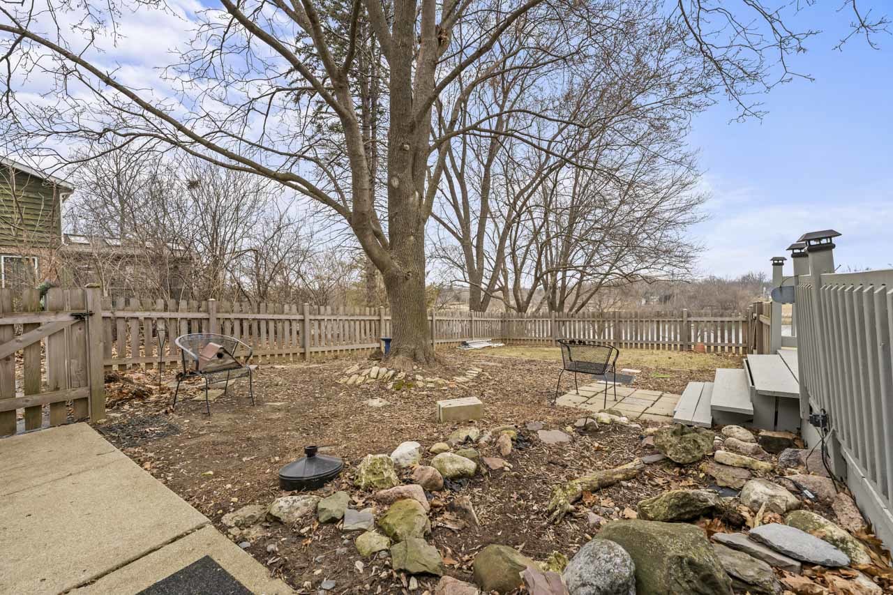 27052 W Lakeview Drive, Lake Barrington, IL 60084