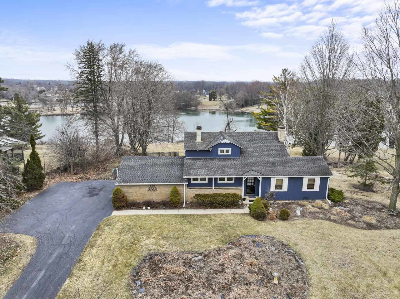 27052 W Lakeview Drive, Lake Barrington, IL 60084