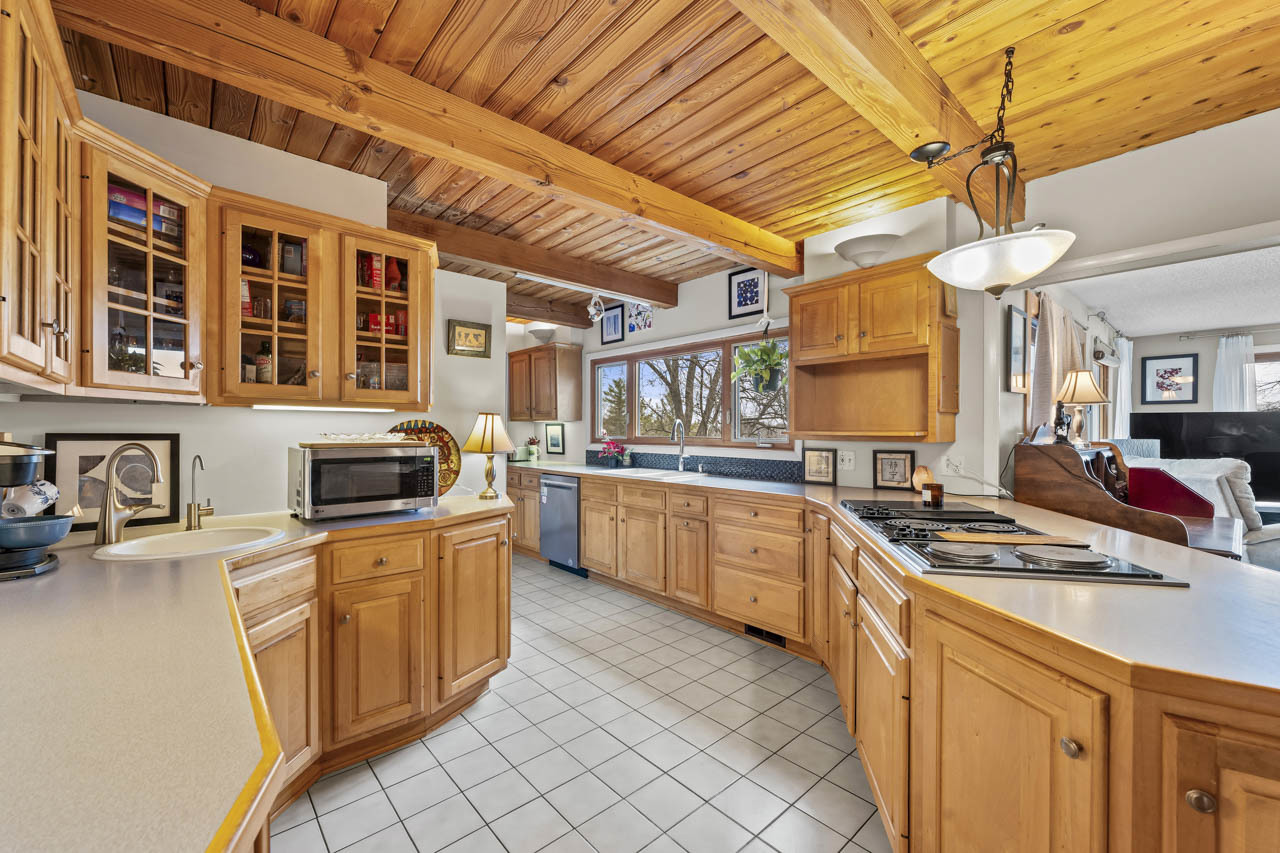 27052 W Lakeview Drive, Lake Barrington, IL 60084