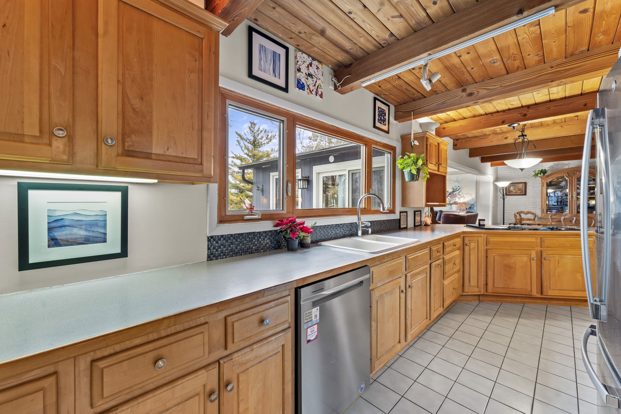 27052 W Lakeview Drive, Lake Barrington, IL 60084