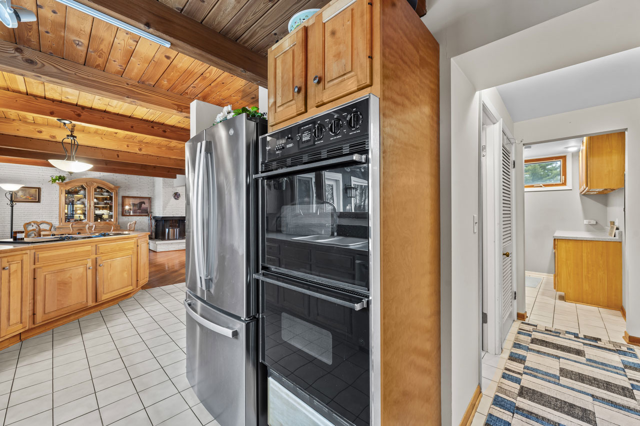 27052 W Lakeview Drive, Lake Barrington, IL 60084