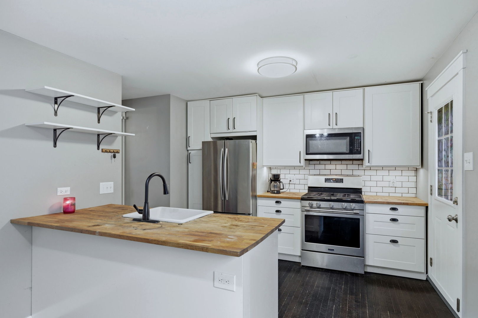 200 Linn Court #C, North Aurora, IL 60542