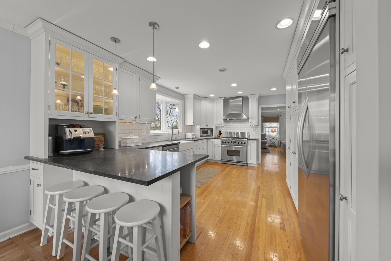 255 Grandview Avenue, Glen Ellyn, IL 60137