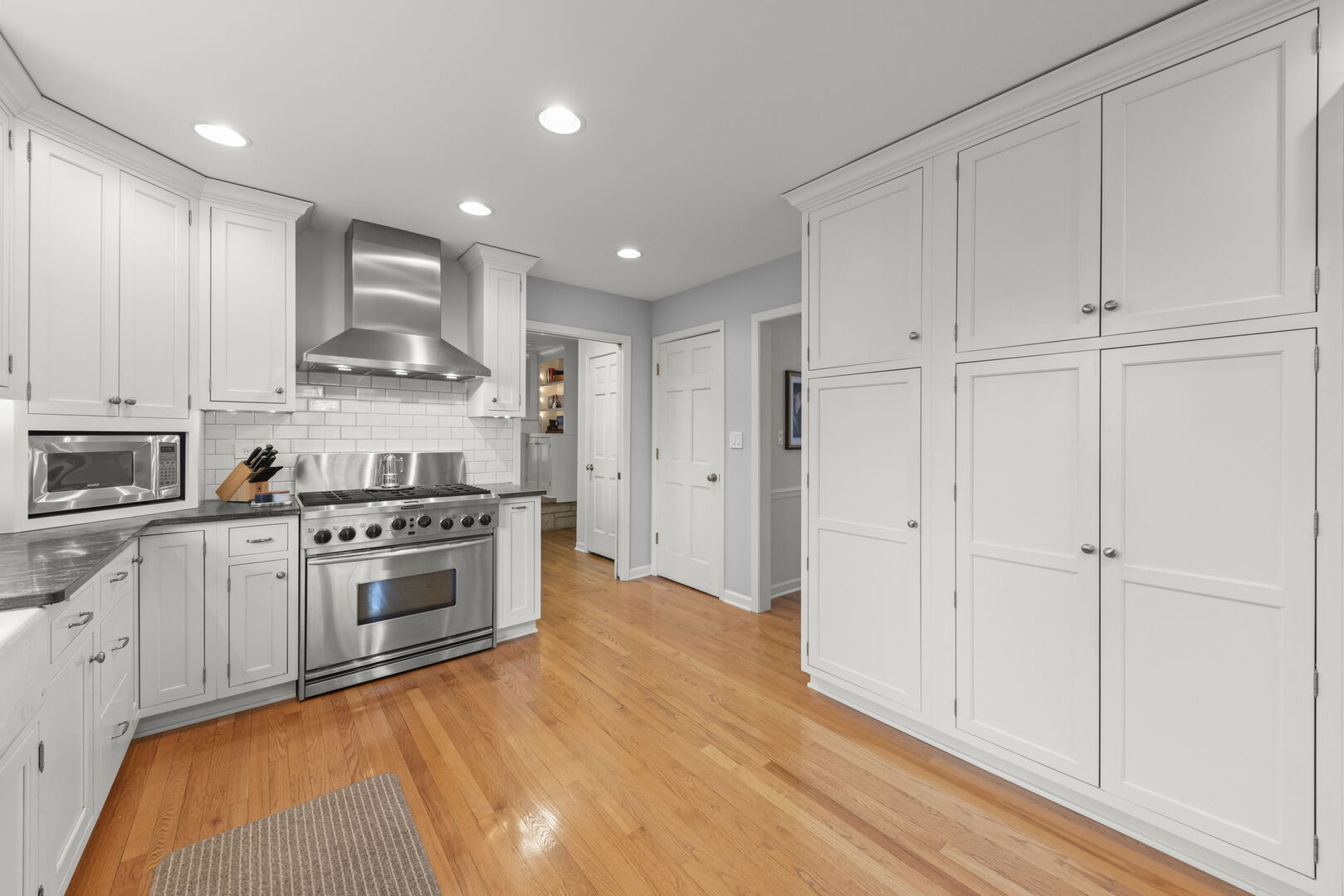 255 Grandview Avenue, Glen Ellyn, IL 60137