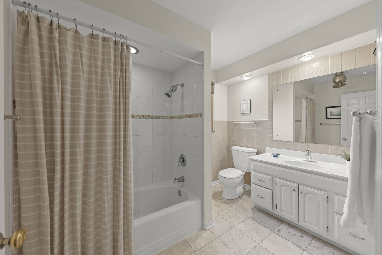 255 Grandview Avenue, Glen Ellyn, IL 60137