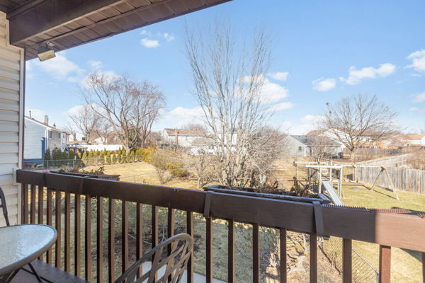 203 Albert Drive, Vernon Hills, IL 60061