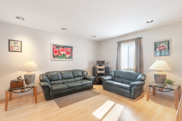 203 Albert Drive, Vernon Hills, IL 60061