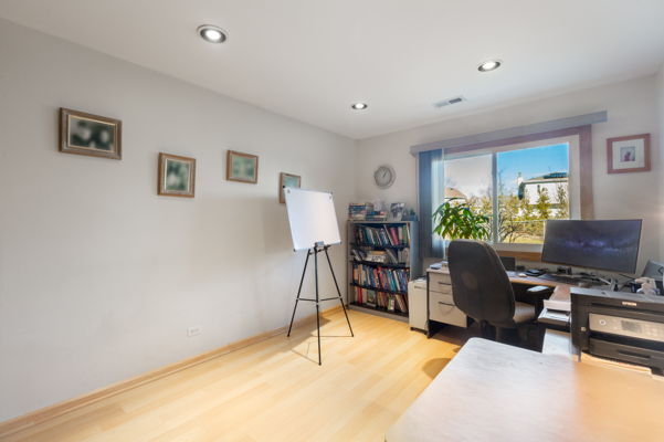 203 Albert Drive, Vernon Hills, IL 60061