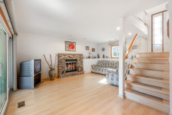 203 Albert Drive, Vernon Hills, IL 60061