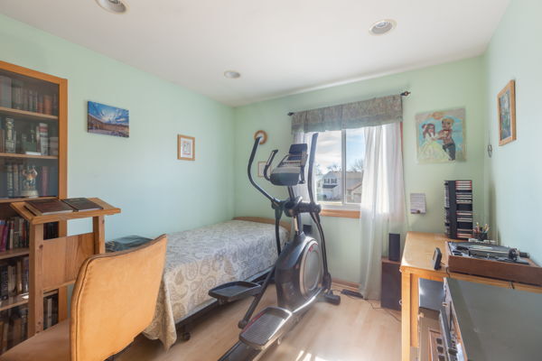 203 Albert Drive, Vernon Hills, IL 60061