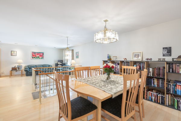 203 Albert Drive, Vernon Hills, IL 60061