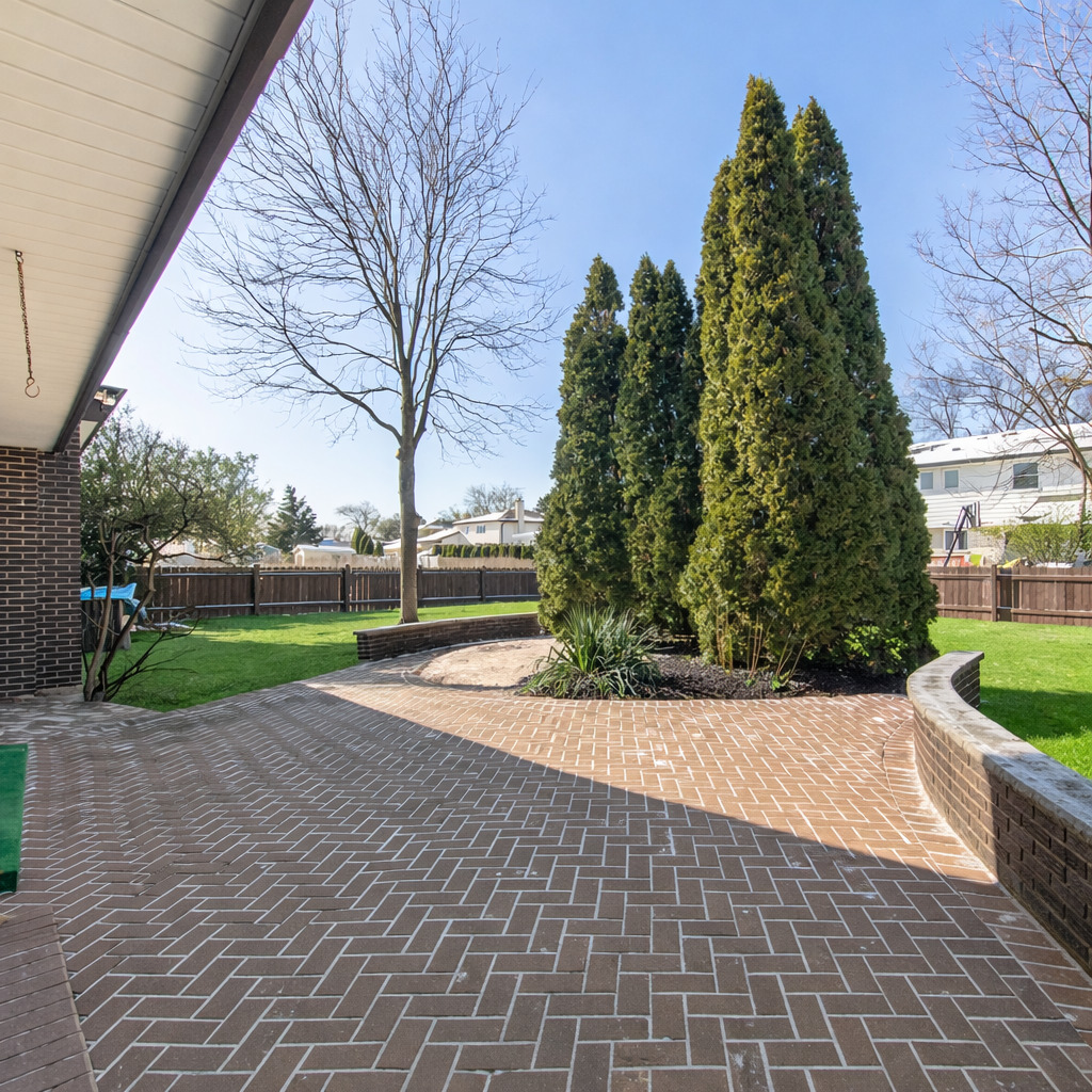 8332 N Knight Avenue, Niles, IL 60714