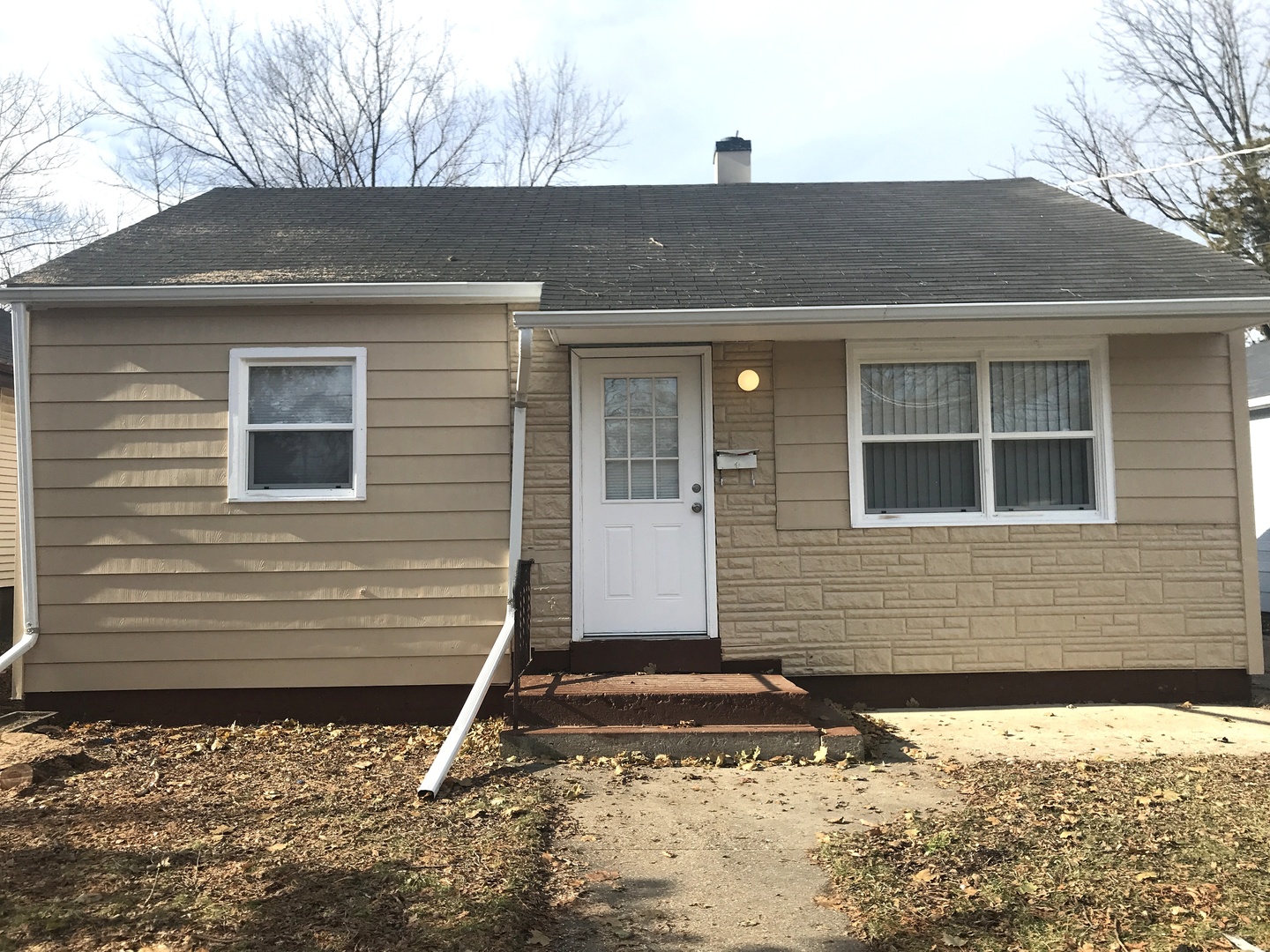 924 Pine Street, Waukegan, IL 60085