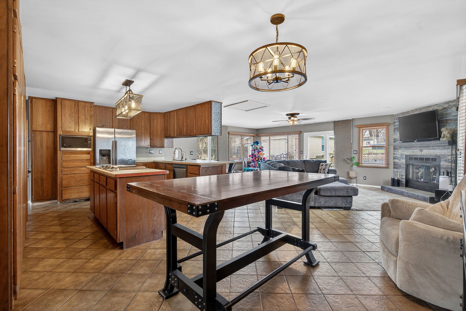 314 Plum Street, Lake In The Hills, IL 60156