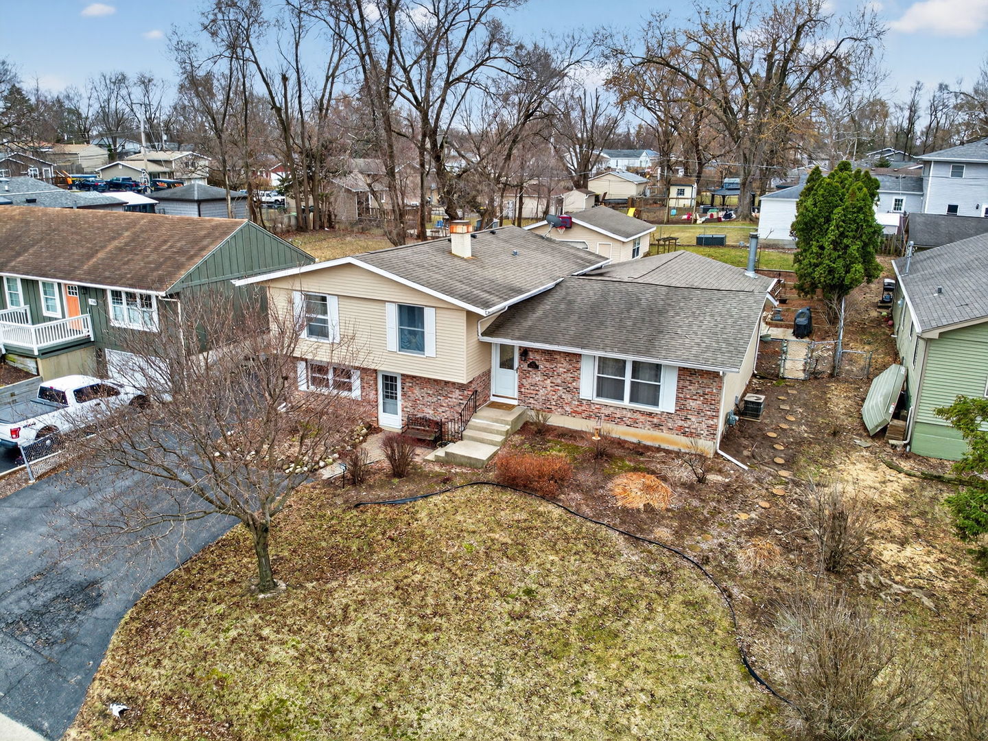 314 Plum Street, Lake In The Hills, IL 60156