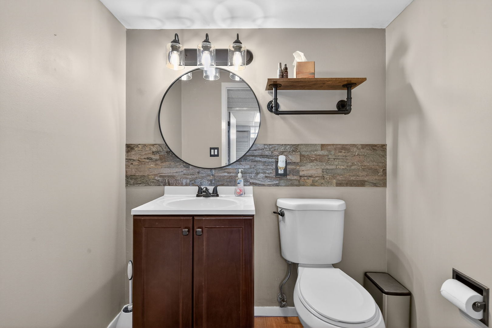 314 Plum Street, Lake In The Hills, IL 60156