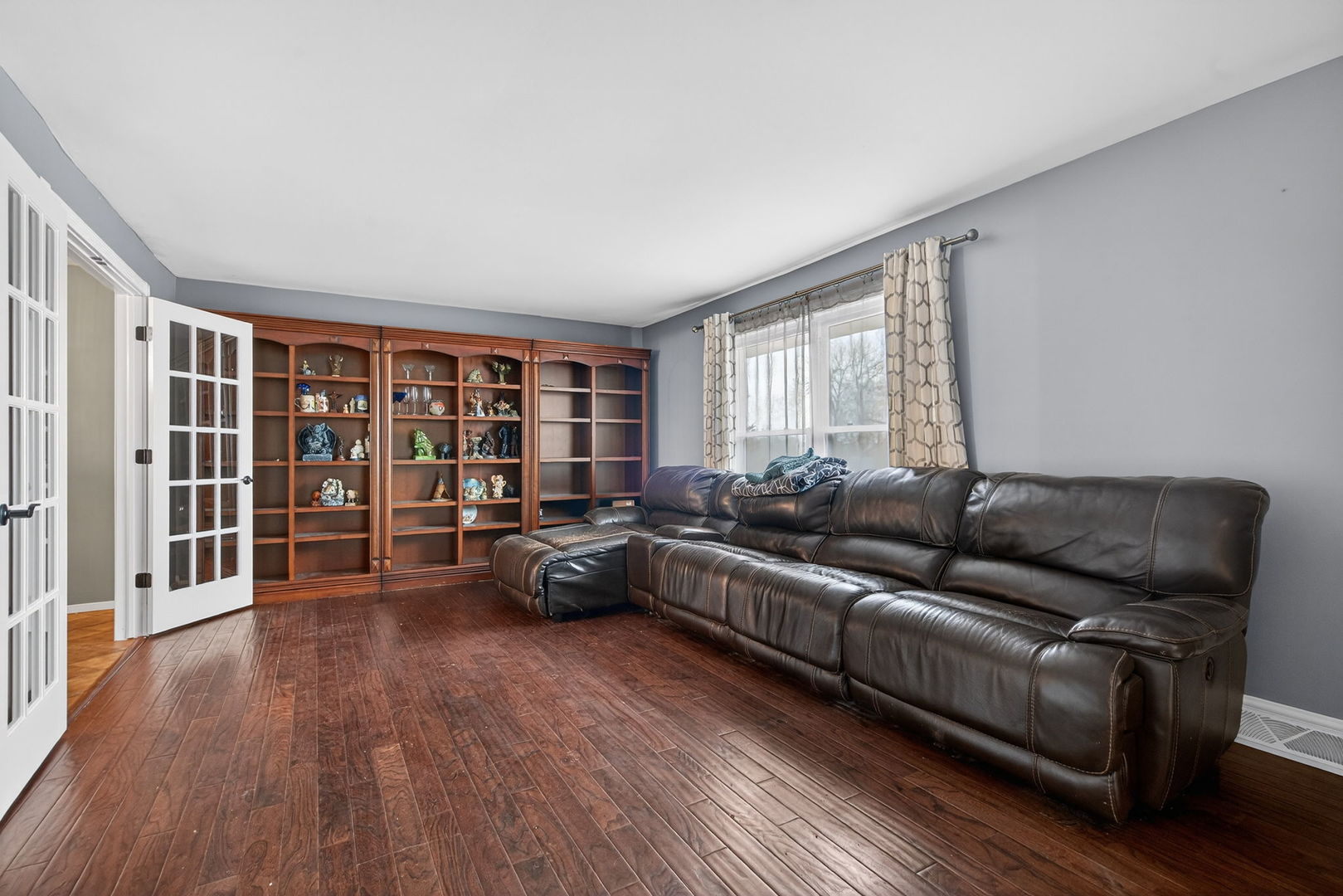 314 Plum Street, Lake In The Hills, IL 60156