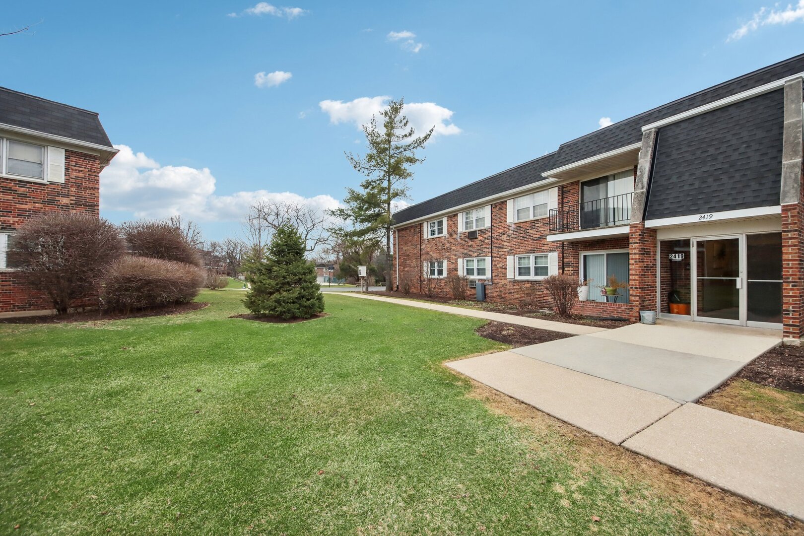 2419 Ogden Avenue #9, Downers Grove, IL 60515