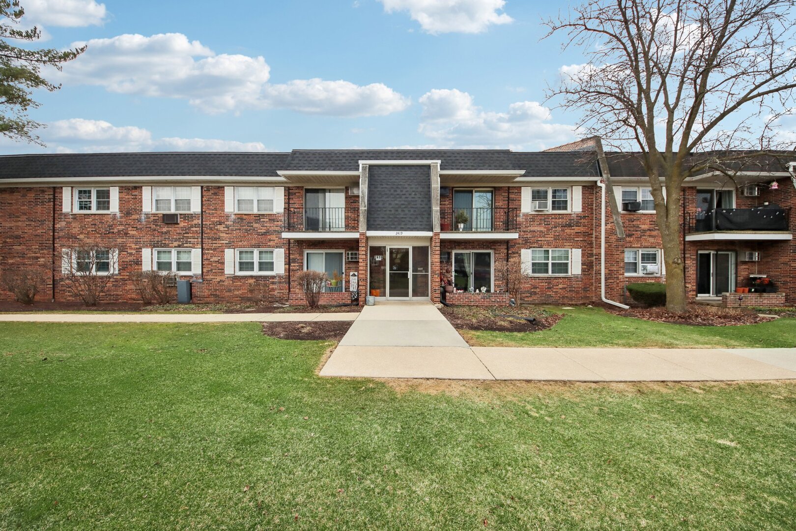 2419 Ogden Avenue #9, Downers Grove, IL 60515
