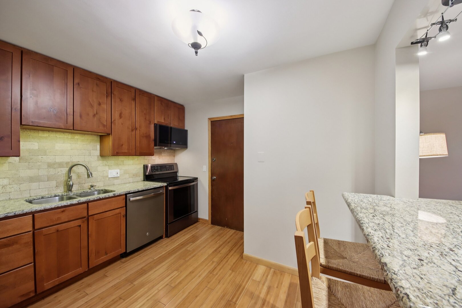 2419 Ogden Avenue #9, Downers Grove, IL 60515