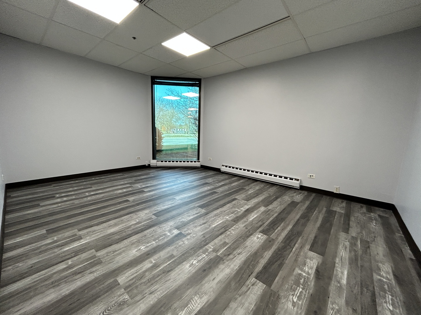 977 N OAKLAWN Avenue, Elmhurst, IL 60126